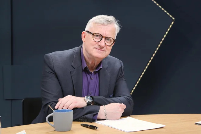 Medtem ko se politika prepleta z zasebnim življenjem bolj, kot bi smela, ljudje izgubljajo temeljno usmeritev. »Živimo v supermarketu vrednot, kjer nič več ni družbeno nesprejemljivo,« opozarja VehovaR. FOTO: Marko Feist