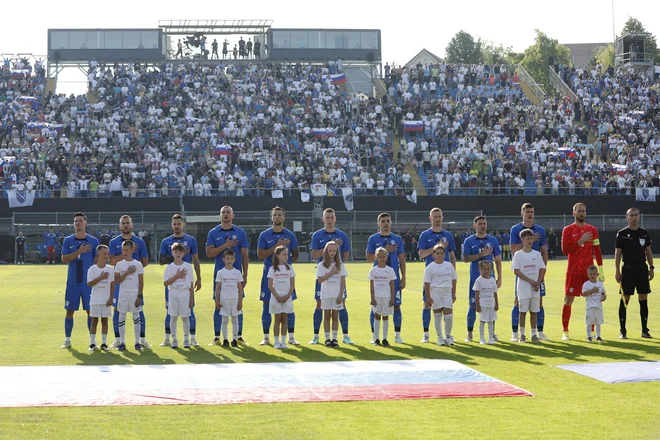 Slovenci so pustili junija dober vtis, začetna enajsterica s celjske tekme: (od leve) Verbič, Lovrić, Stojanović, Kramer, Brekalo, Zabukovnik, Petrović, Karničnik, Janža, Bijol in Oblak. FOTO: Leon Vidic