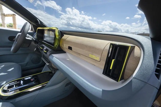 V notranjosti je kar nekaj recikliranih materialov. FOTO: Fiat