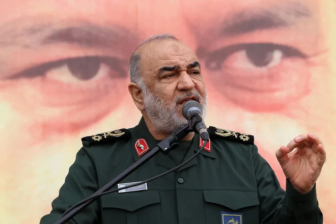 Iranska revolucionarna garda je Izraelu obljubila maščevanje za današnje napade, v katerih je bil ubit njen vrhovni poveljnik Hosein Salami. FOTO: Atta Kenare/AFP