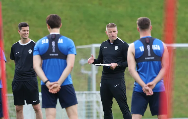 Young Slovenes without white flag with England