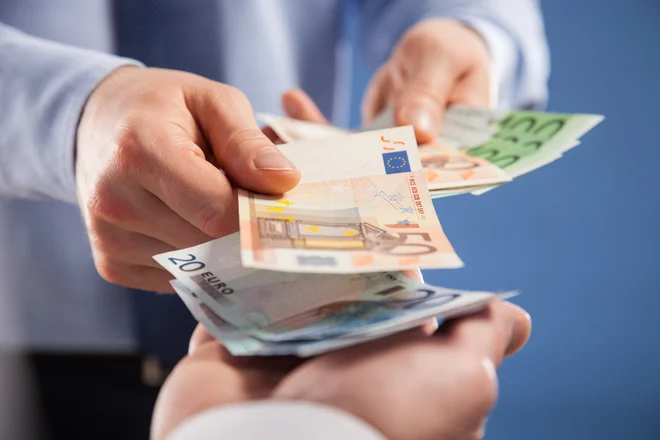 Which companies have paid $ 2800 in recourse?