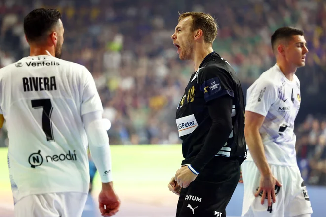Mathias Gidsel je odigral le 20 minut, potem pa bil izključen. FOTO: Leon Kuegeler/Reuters