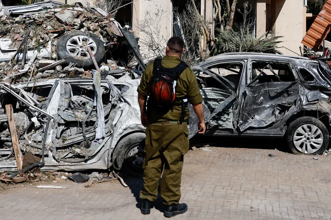 Po raketnem napadu na izraelski Rishon LeZion. FOTO: Ammar Awad/Reuters