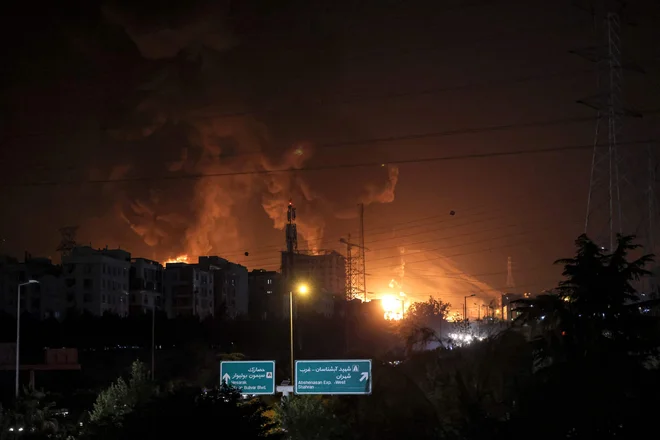 Iran je zgodaj zjutraj izstrelil nov val raket proti Izraelu. FOTO:  Atta Kenare/Afp