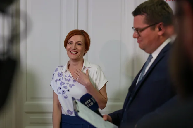 Referendumov se v koaliciji ne bojimo, o tem smo govorili, saj stojimo za svojim delom. Na to, kako se bodo odločili v opoziciji, pa ne morem vplivati, pravi Asta Vrečko, ministrica za kulturo in koordinatorica Levice. FOTO: Črt Piksi/Delo