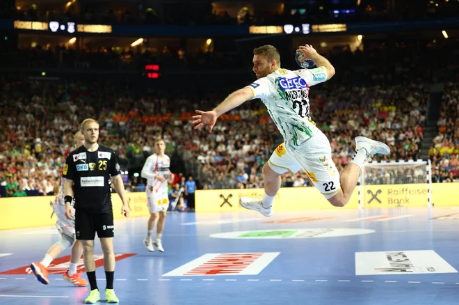 Lukas Mertens je takole zabil enega od golov za Magdebzrg. FOTO: Leon Kuegeler/Reuters