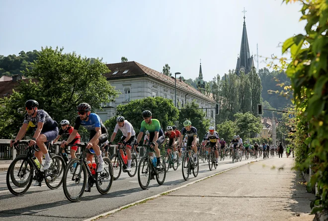 Središče Ljubljane se vsako leto za en dan spremeni v kolesarsko dirkališče. FOTO: Blaž Samec