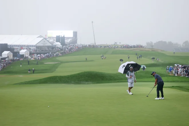 J.J. Spaun se je najbolje znašel na zahtevnem igrišču in deževnem vremenu. FOTO: Warren Little Getty Images Via AFP