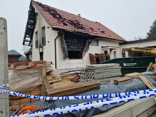 Hiša je bila v požaru uničena. FOTO: Tanja Jakše Gazvoda