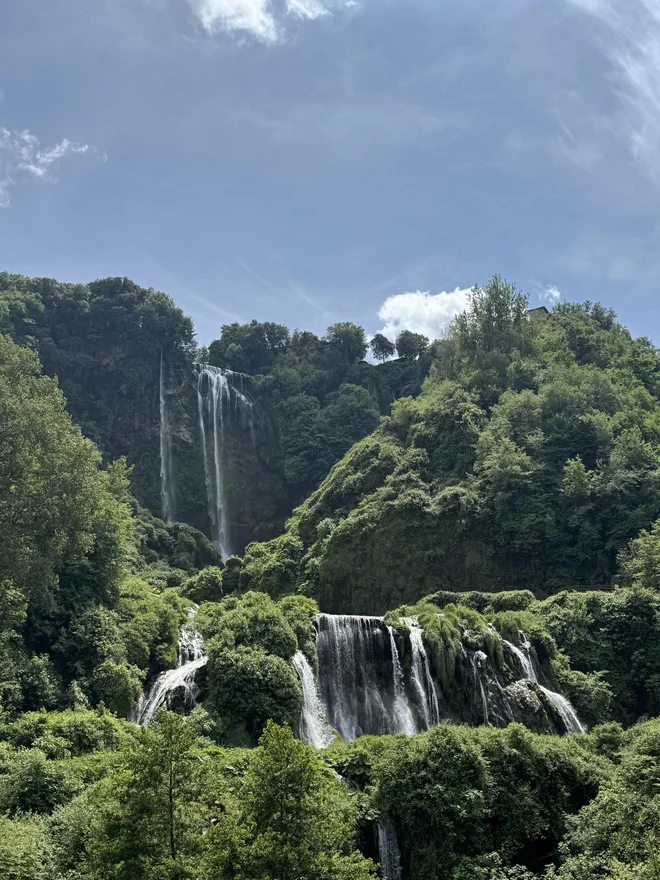Skozi stoletja je znamenitost doživljala izboljšave, današnjo podobo pa je dobila leta 1787, ko so z dodatnimi kanali ustvarili stranske slapove. FOTO: Pija Kapitanovič