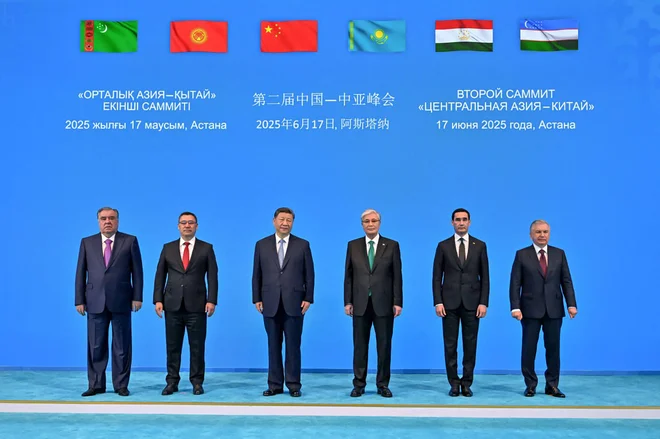 Kitajski predsednik Xi Jinping je v času srečanja G7 v Kanadi diplomatsko usmerjen proti globalnemu jugu, udeležil se je vrha med Kitajsko in državami osrednje Azije v Kazahstanu. FOTO: Handout/AFP