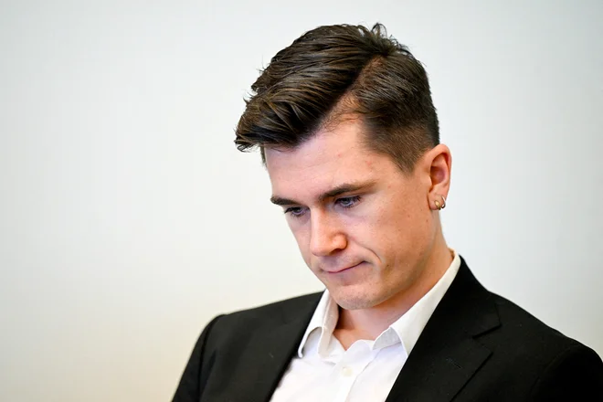 Jakob Ingebrigtsen na sodišču, kjer je pričal o letih, ki jih je po njegovih besedah zaznamovalo očetovo nasilje. FOTO: Carina Johansen/Reuters