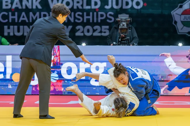 Metka Lobnik je v uvodnem krogu ugnala Avstralko Mario Swan. FOTO: Darko Petelinšek/JZS