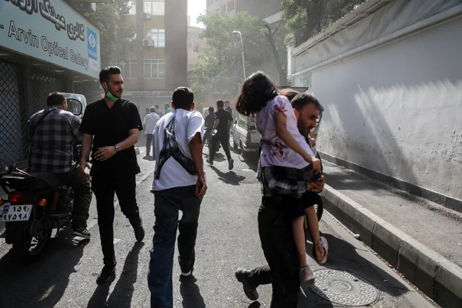 Teheran vsak dan pretresajo eksplozije. FOTO: Hamid Amlashi/Reuters