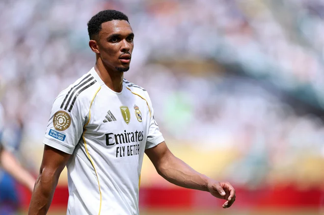 Trent Alexander-Arnold je po 65 minutah odšel na klop. FOTO: Dan Mullan/Getty Images Via Afp