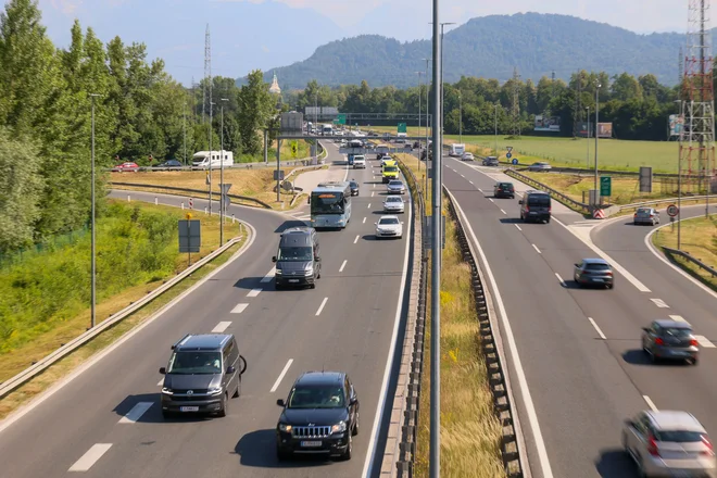 Gneča na avtocesti FOTO: Črt Piksi
