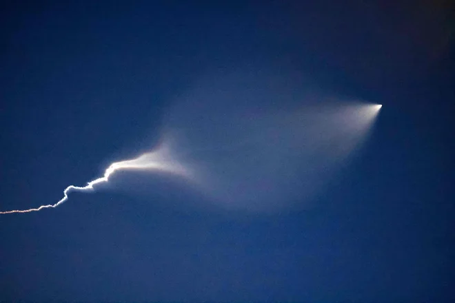 Iran je 18. junija zgodaj zjutraj izstrelil hipersonične rakete na Izrael v nočnem napadu med obema vojskama, nekaj ur po tem, ko je Donald Trump zahteval brezpogojno predajo islamske republike. FOTO: Atta Kenare/Afp