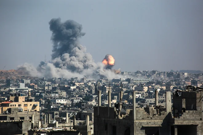 Trenutna grozodejstva v Gazi – ki jih sodišče sicer ni obravnavalo – se zgolj še bolj poudarijo in nalagajo še večjo nujnost ukrepanja. FOTO: Bashar Taleb/Afp
