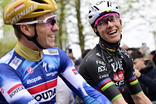 Tadej Pogačar in Remco Evenepoel sta dobra prijatelja in zagrizena tekmeca. FOTO: Dirk Waem/AFP