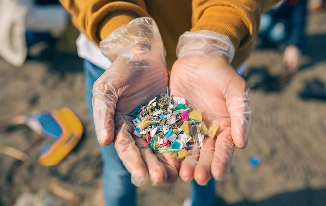 Grožnje morjem tako ne predstavlja le plastika in nafta, temveč tudi razpad njihove lastne kemijske sestave. FOTO: Depositphotos