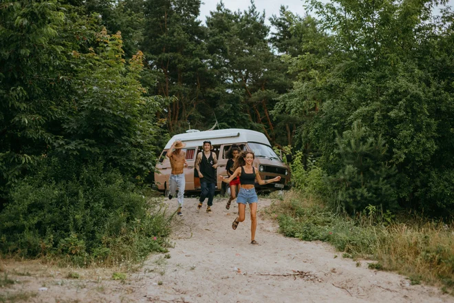 Ne pozabite na zavarovanje za tujino z asistenco, ki vam zagotavlja brezskrbno dopustovanje v tujini, če na poti zbolite ali se poškodujete. FOTO: Pexels