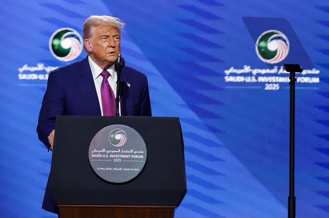 Predsednik Donald Trump mora upoštevati območna in svetovna razmerja. Foto: Hamad I Mohammed Reuters