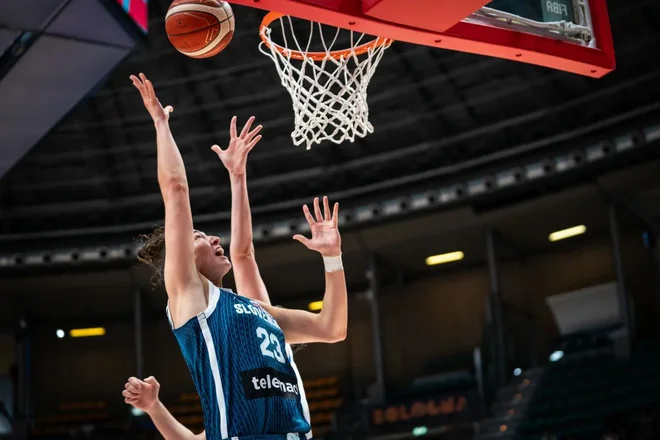 Jessica Shepard ni zmogla vsega sama. FOTO: Fiba 