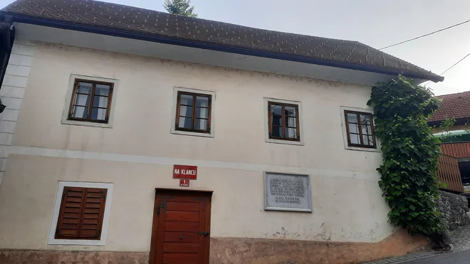 V Cankarjevi spominski hiši so na ogled tudi številni prevodi njegovih del. FOTO: Agata Rakovec Kurent