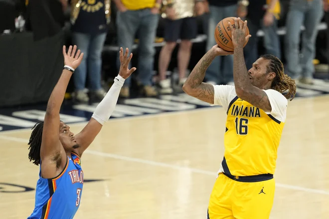 James Johnson (16, Indiana) med eno od uspešnih akcij. FOTO: Kyle Terada/Reuters