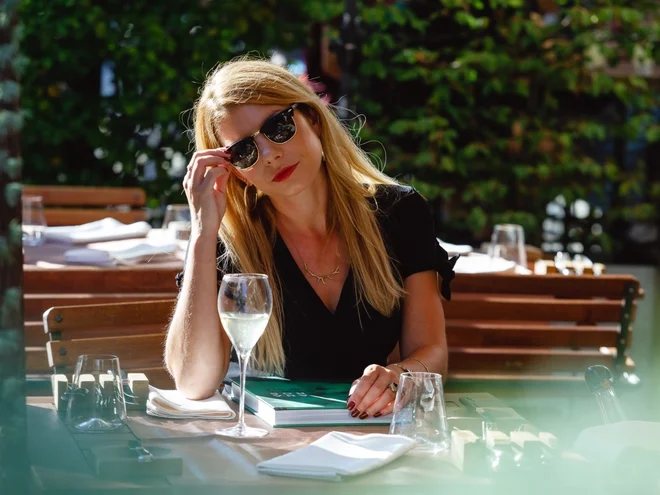 Kaja Sajovic, soavtorica monografije Ane Roš in kulinarična novinarka FOTO: Črt Piksi
