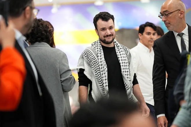 Center za pridržanje je Mahmud Kalil zapustil nekaj ur po izrečeni sodbi: »To ne bi smelo trajati tri mesece,« je izjavil ob izpustitvi. FOTO: Angelina Katsanis/Reuters
