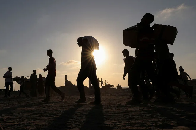 Domači hlapci so zato, da voditelje vojn predlagajo za Nobelovo nagrado za mir. FOTO: Dawoud Abu Alkas/Reuters