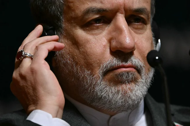 Iranski zunanji minister Abas Aragči je Trumpa označil za ustrahovalca brez spoštovanja zakonov. Foto: Ozan Kose/Afp