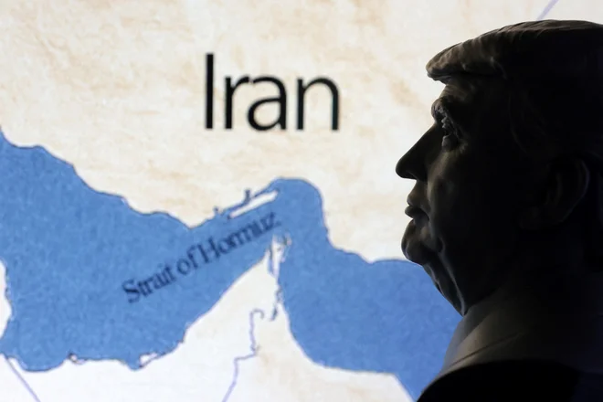 Po ameriških napadih na iranske jedrske objekte so cene nafte poskočile na najvišjo raven v zadnjih petih mesecih. FOTO: Dado Ruvic/Reuters