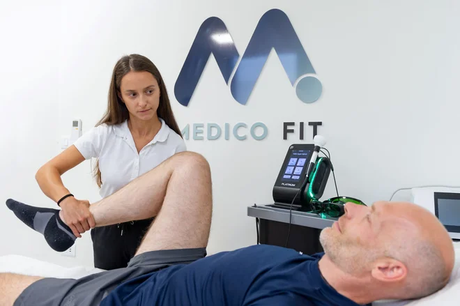 Obstaja veliko vzrokov za burzitis, vključno s poškodbami zaradi preobremenitve, nalezljivimi boleznimi in vnetnimi motnjami. FOTO: Medicofit
