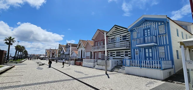 Plažne hišice (palheiros) so bile včasih namenjene spravilu ribiškega orodja, danes so v glavnem počitniške hišice.