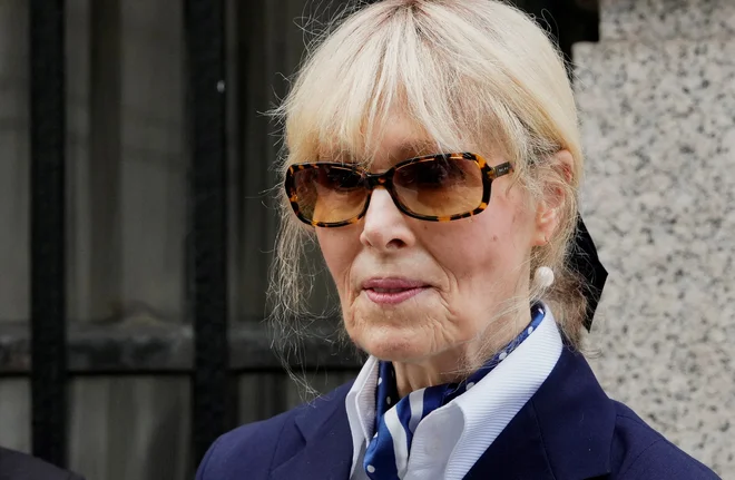 E. Jean Carroll napoveduje, da bo Trumpa »zelo, zelo razjezila«, ker bo večino od stotih milijonov dolarjev podarila v namene, ki jih Trump sovraži. FOTO: Adam Gray/Reuters