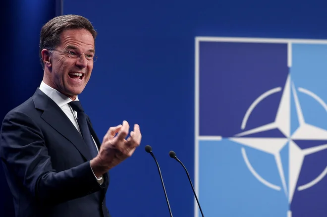 Generalnemu sekretarju Nata Marku Rutteju je uspelo organizirati proces, ki je vodil do uresničitve Trumpove zahteve po močnem zvišanju obrambnih izdatkov. FOTO: Yves Herman/Reuters
