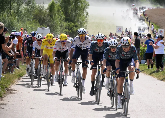 Ekipa Visma Lease a Bike bo želela izčrpati Tadeja Pogačarja. FOTO: Bernard Pool/Reuters
