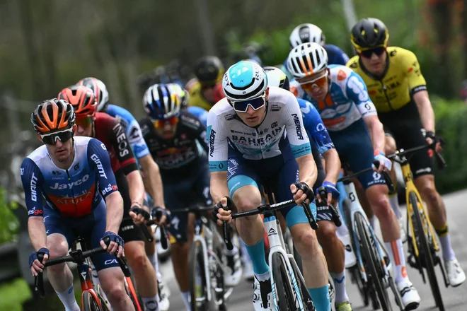 Matej Mohorič (v sredini) na Touru običajno blesti v lihih letih. FOTO: Marco Bertorello/AFP