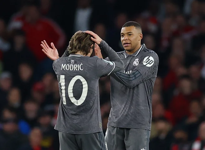 Po odhodu Luke Modrića bo prav Kylian Mbappé postal novi lastnik kultne desetke. FOTO: Matthew Childs/Reuters