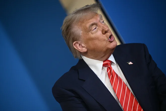 Donald Trump med današnjim govorom v Haagu. FOTO: Brendan Smialowski via Reuters