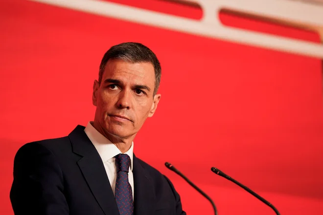 Pedro Sánchez je kljub vsemu odločen dokončati mandat. FOTO: Ana Beltran/Reuters