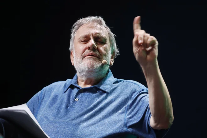 Končni rezultat boja »za ljudstvo« je najčistejša oblika korporativne nadvlade, meni Žižek. FOTO: Leon Vidic/Delo