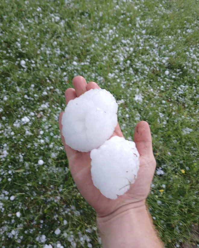 Toča v Italjanskih Alpah, natančneje v kraju Domodossola 26.6.2025. FOTO: Meteo POP/Facebook
