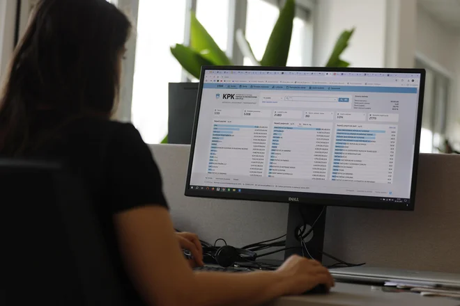 »Poslanstvo komisije in novega Erarja, ki prikazuje več kot 185 milijonov transakcij, je zagotavljanje visoke stopnje transparentnosti porabe javnega denarja in delovanja javnega sektorja. Novi Erar je še vedno ključno orodje za uresničevanje teh ciljev,« pravijo v KPK. FOTO: Leon Vidic