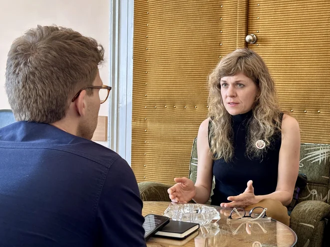 Filozofinja Adriana Zaharijević med intervjujem v Sarajevu. FOTO: Jure Kosec