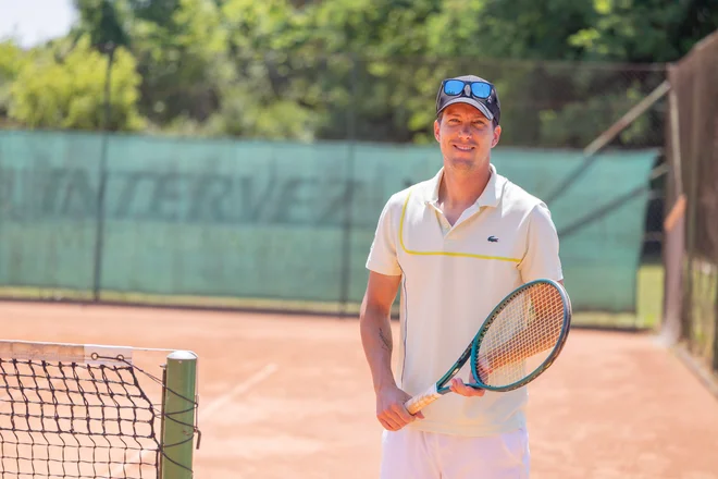 Aljaž Bedene še vedno rad drži v rokah lopar. FOTOGRAFIJE: Črt Piksi/Delo