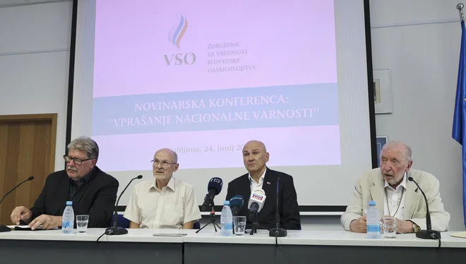 Odgovor na Ruplov poziv k oboroževanju. FOTO: Jože Suhadolnik